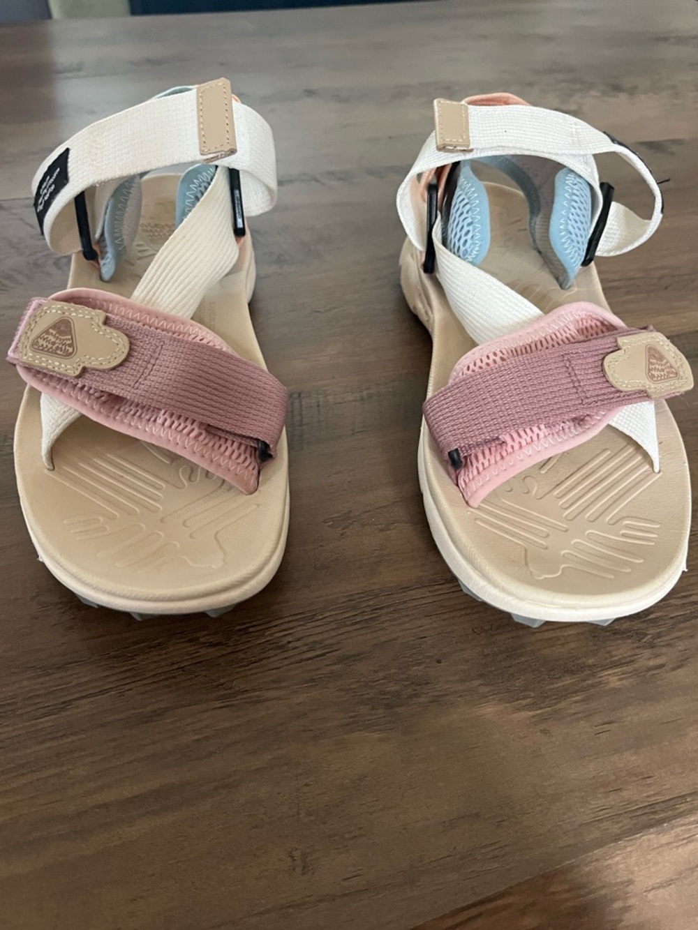 Flower Mountain women’s sandals size 8US Value $300

Worn once